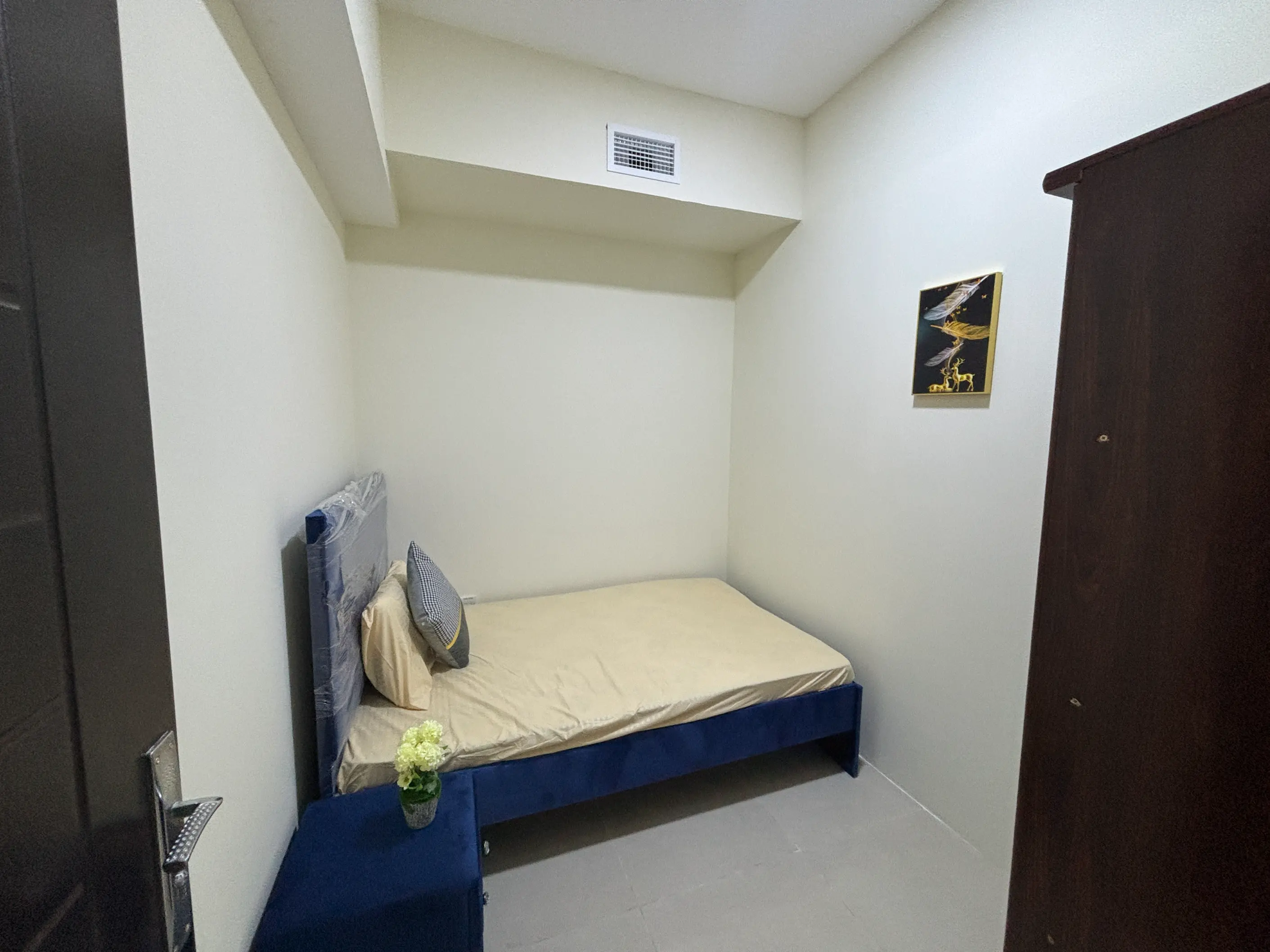 Compact Small Room for rent in JVC