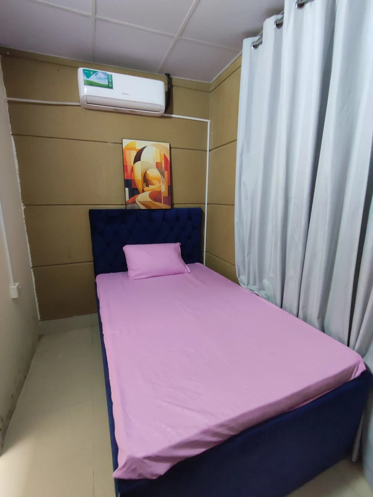 Couple room for rent in Villa - JVC