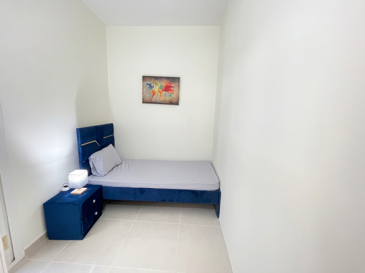 Small Room for rent with window in apartment